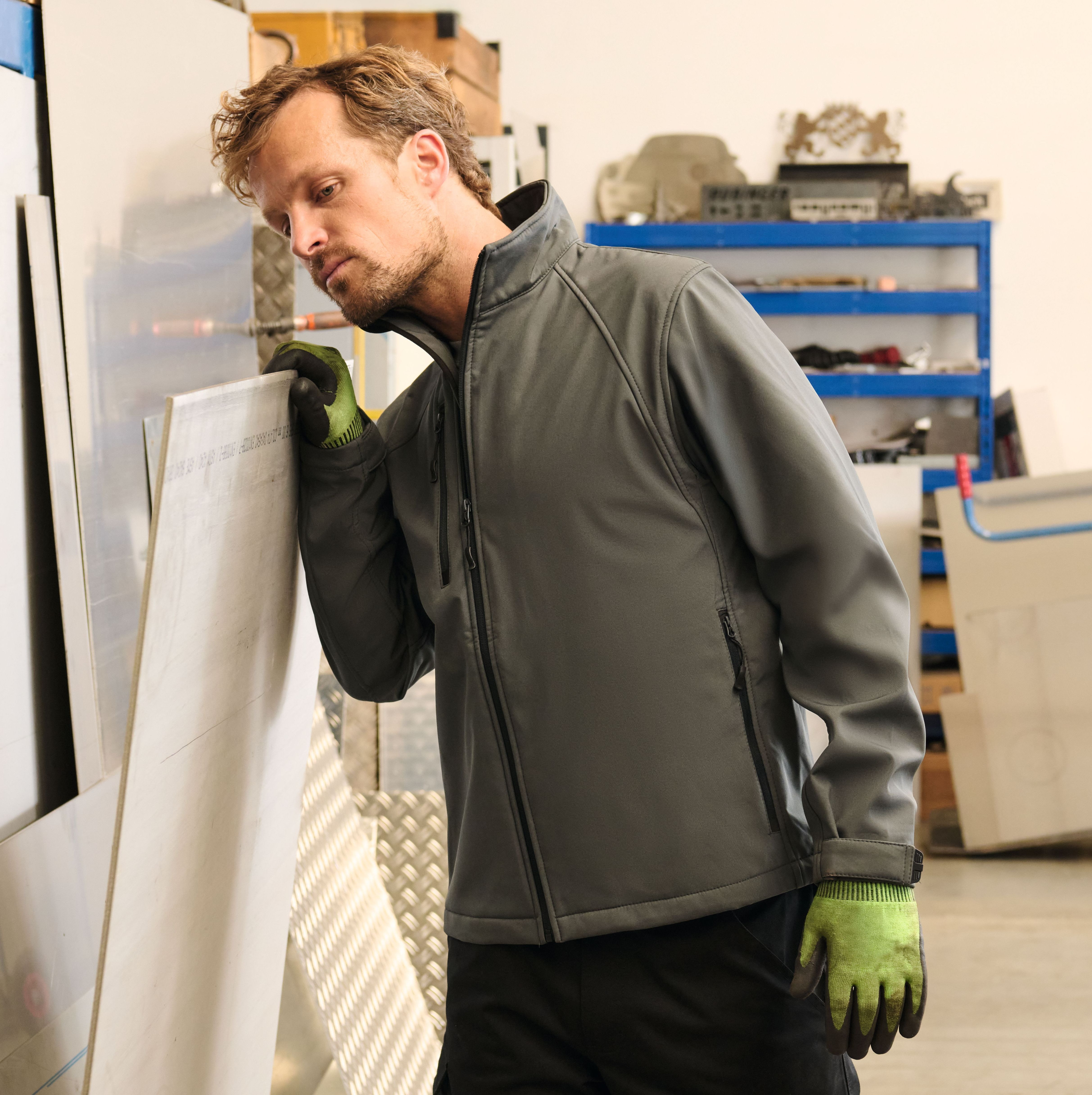 MEN'S SOFTSHELL JACKET